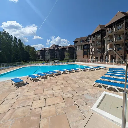 Elegant Haven For 4 Guests - Swimming Pool & 2 Balconies Apartment Deauville