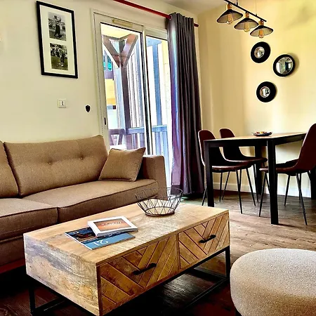 Appartement Elegant Haven For 4 Guests - Swimming Pool & 2 Balconies *