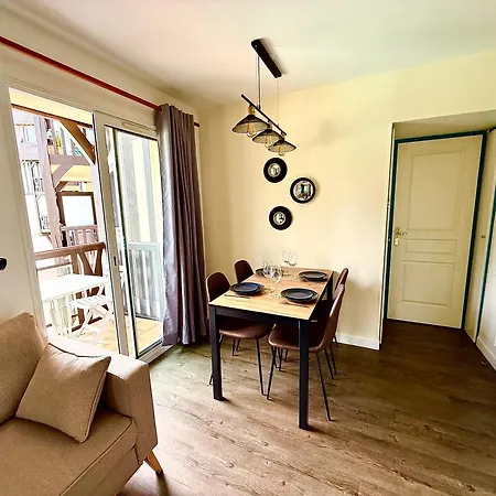 Elegant Haven For 4 Guests - Swimming Pool & 2 Balconies Deauville